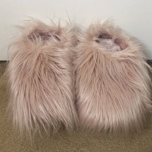 Fuzzy Steve Madden pink Slippers